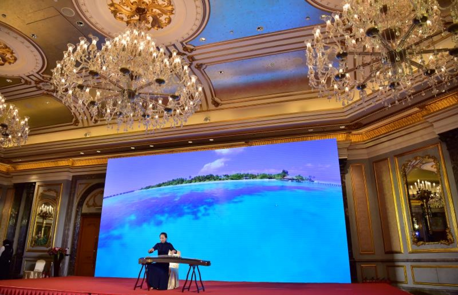 ޗައިނާ: ޑިސެމްބަރު 6، 2017- ރާއްޖެ-ޗައިނާގެ ސިޔާސީ ގުޅުމަށް 45 އަހަރު ފުރުމުގެ މުނާސަބަތުގައި ބޭއްވި ޚާއްސަ ހަފްލާ.--ފޮޓޯ: ރައީސް އޮފީސް