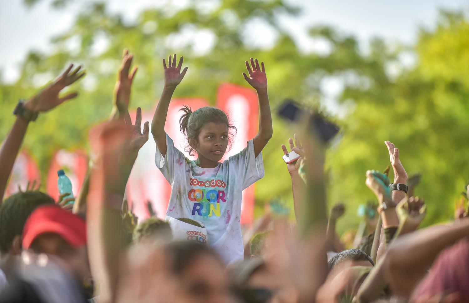 ހުޅުމާލެ: 8 ޑިސެމްބަރު 2017، އުރީދޫ އިން ރާއްޖޭގެ ދުވުމުގެ މައިދާނަށް މުޅިން އަލަށް ތައާރަފުކުރި "ކަލާ ރަން" މިއަދު ހުޅުމާލޭގައި ބޭއްވުން ، އުރީދޫ އިން މިއަދު ބޭއްވި ކަލާ ރަންގެ އަމާޒަކީ، ދުޅަހެޔޮ ދިރިއުޅުމަކަށް، ދުވުމަކީ މަޖާ އަދި އުފާވެރިކަން ގެނުވަދޭނެ ހަރަކާތެއްކަން އަންގައިދިނުން ކަމަށް އެ ކުންފުނިން ބުނޭ،--. ފޮޓޯ: ނިޝާން އަލީ/ މިހާރު