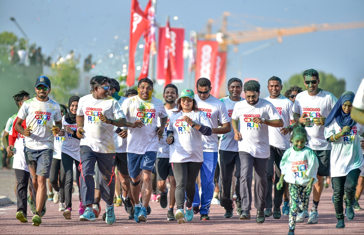 ހުޅުމާލެ: 8 ޑިސެމްބަރު 2017، އުރީދޫ އިން ރާއްޖޭގެ ދުވުމުގެ މައިދާނަށް މުޅިން އަލަށް ތައާރަފުކުރި "ކަލާ ރަން" މިއަދު ހުޅުމާލޭގައި ބޭއްވުން ، އުރީދޫ އިން މިއަދު ބޭއްވި ކަލާ ރަންގެ އަމާޒަކީ، ދުޅަހެޔޮ ދިރިއުޅުމަކަށް، ދުވުމަކީ މަޖާ އަދި އުފާވެރިކަން ގެނުވަދޭނެ ހަރަކާތެއްކަން އަންގައިދިނުން ކަމަށް އެ ކުންފުނިން ބުނޭ،--. ފޮޓޯ: ނިޝާން އަލީ/ މިހާރު