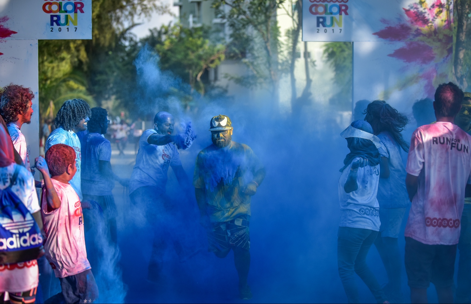 ހުޅުމާލެ: 8 ޑިސެމްބަރު 2017، އުރީދޫ އިން ރާއްޖޭގެ ދުވުމުގެ މައިދާނަށް މުޅިން އަލަށް ތައާރަފުކުރި "ކަލާ ރަން" މިއަދު ހުޅުމާލޭގައި ބޭއްވުން ، އުރީދޫ އިން މިއަދު ބޭއްވި ކަލާ ރަންގެ އަމާޒަކީ، ދުޅަހެޔޮ ދިރިއުޅުމަކަށް، ދުވުމަކީ މަޖާ އަދި އުފާވެރިކަން ގެނުވަދޭނެ ހަރަކާތެއްކަން އަންގައިދިނުން ކަމަށް އެ ކުންފުނިން ބުނޭ،--. ފޮޓޯ: ނިޝާން އަލީ/ މިހާރު