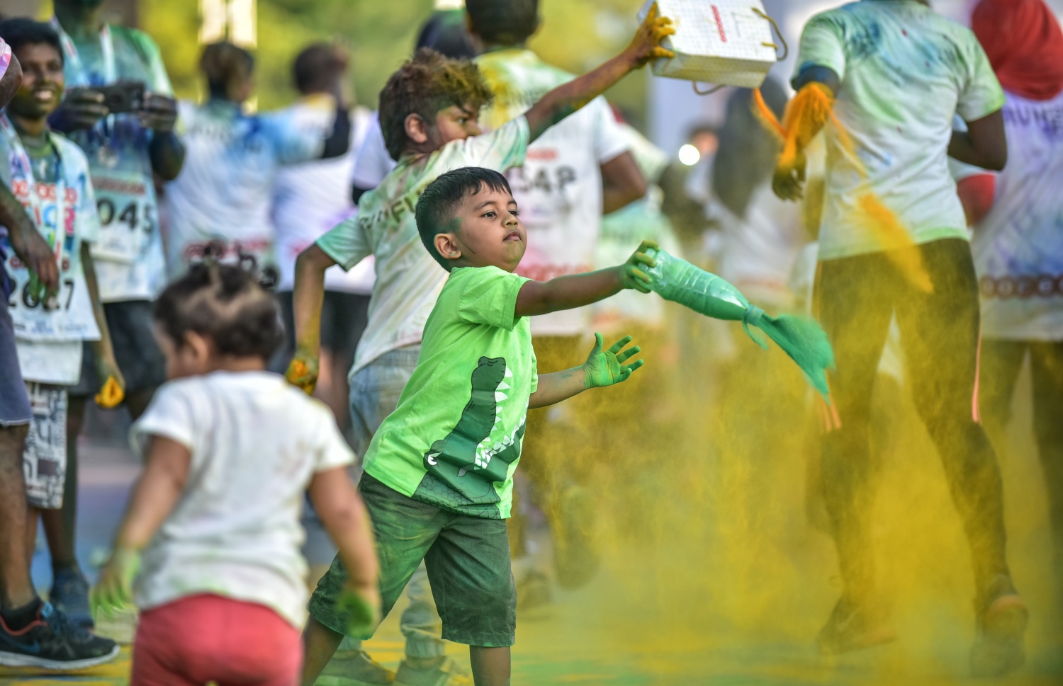 ހުޅުމާލެ: 8 ޑިސެމްބަރު 2017، އުރީދޫ އިން ރާއްޖޭގެ ދުވުމުގެ މައިދާނަށް މުޅިން އަލަށް ތައާރަފުކުރި "ކަލާ ރަން" މިއަދު ހުޅުމާލޭގައި ބޭއްވުން ، އުރީދޫ އިން މިއަދު ބޭއްވި ކަލާ ރަންގެ އަމާޒަކީ، ދުޅަހެޔޮ ދިރިއުޅުމަކަށް، ދުވުމަކީ މަޖާ އަދި އުފާވެރިކަން ގެނުވަދޭނެ ހަރަކާތެއްކަން އަންގައިދިނުން ކަމަށް އެ ކުންފުނިން ބުނޭ،--. ފޮޓޯ: ނިޝާން އަލީ/ މިހާރު