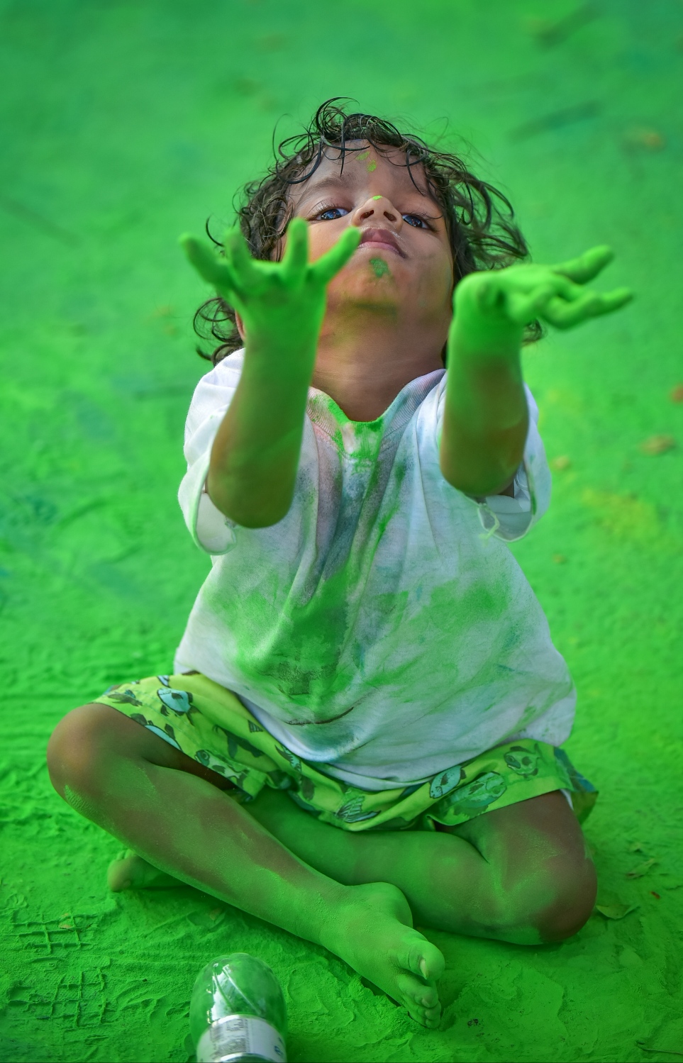 ހުޅުމާލެ: 8 ޑިސެމްބަރު 2017، އުރީދޫ އިން ރާއްޖޭގެ ދުވުމުގެ މައިދާނަށް މުޅިން އަލަށް ތައާރަފުކުރި "ކަލާ ރަން" މިއަދު ހުޅުމާލޭގައި ބޭއްވުން ، އުރީދޫ އިން މިއަދު ބޭއްވި ކަލާ ރަންގެ އަމާޒަކީ، ދުޅަހެޔޮ ދިރިއުޅުމަކަށް، ދުވުމަކީ މަޖާ އަދި އުފާވެރިކަން ގެނުވަދޭނެ ހަރަކާތެއްކަން އަންގައިދިނުން ކަމަށް އެ ކުންފުނިން ބުނޭ،--. ފޮޓޯ: ނިޝާން އަލީ/ މިހާރު