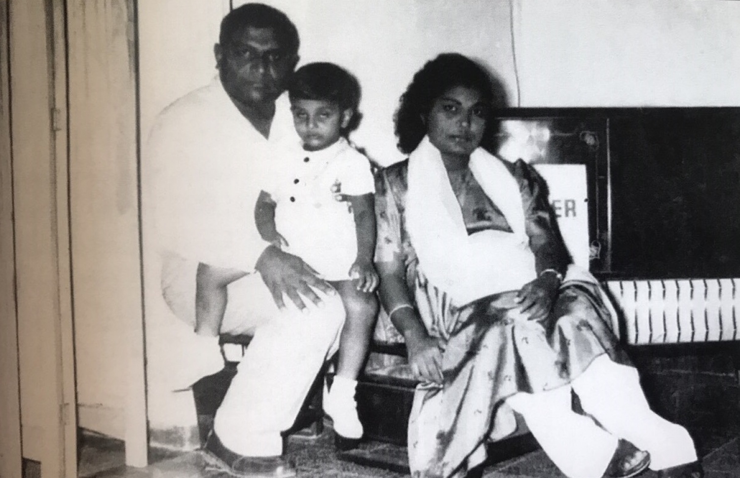 މަރިޔަމް ސައީދު (ކ) އިބްރާހިމް ނާސިރާއި ދަރިކަލުން އަލީ ނާސިރާ އެކު. --ފޮޓޯ: ދިވެހި ޑައިޖެސްޓްސް