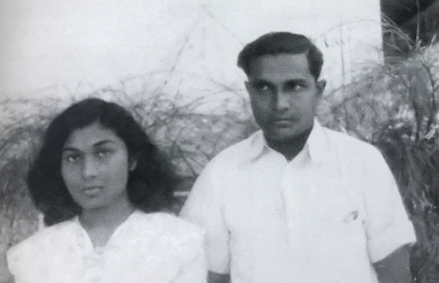 މަރިޔަމް ސައީދު (ވ) އިބްރާހިމް ނާސިރުގެ އަރިހުގައި.