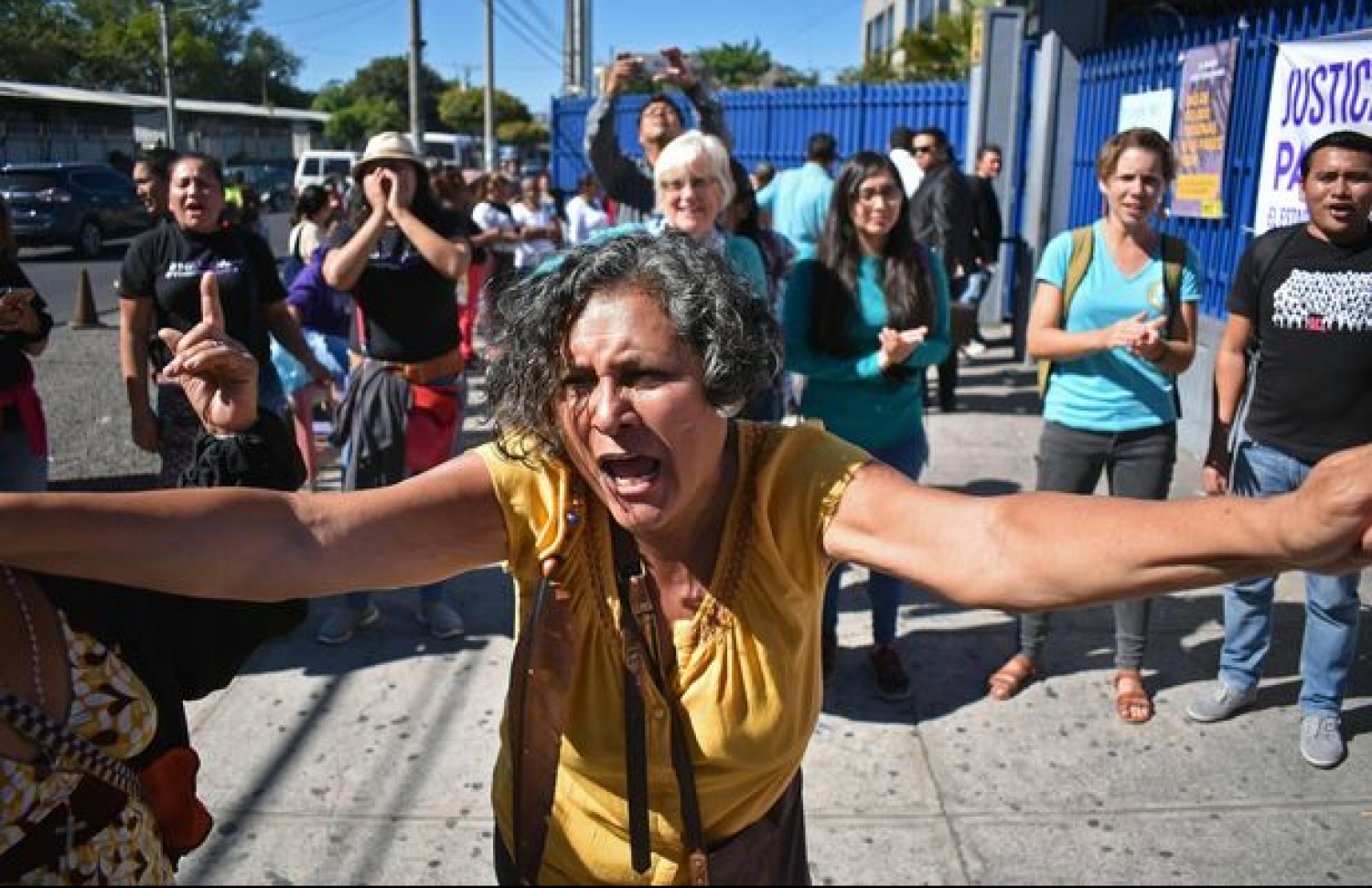 ތިއޮޑޯރާ ކަހަލަ އަންހެނުންގެ ހައްގުގައި އަަޑުއުފުލަނީ