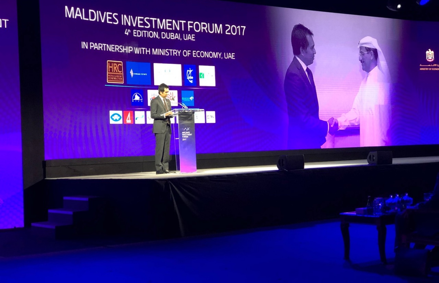 ދުބާއީ: ޑިސެމްބަރު 18، 2017: ދުބާއީ އިންޓަނޭޝަނަލް ކޮންވެންޝަން އެންޑް އެގްޒިބިޝަން ސެންޓަރުގައި ކުރިއަށް ގެންދާ އިންވެސްޓްމަންޓް ފޯރަމުގައި އިކޮނޮމިކް މިނިސްޓަރު މުހައްމަދު ސައީދު ވާހަކަ ދައްކަވަނީ.-- ފޮޓޯ: އިކޮނޮމިކް މިނިސްޓްރީ