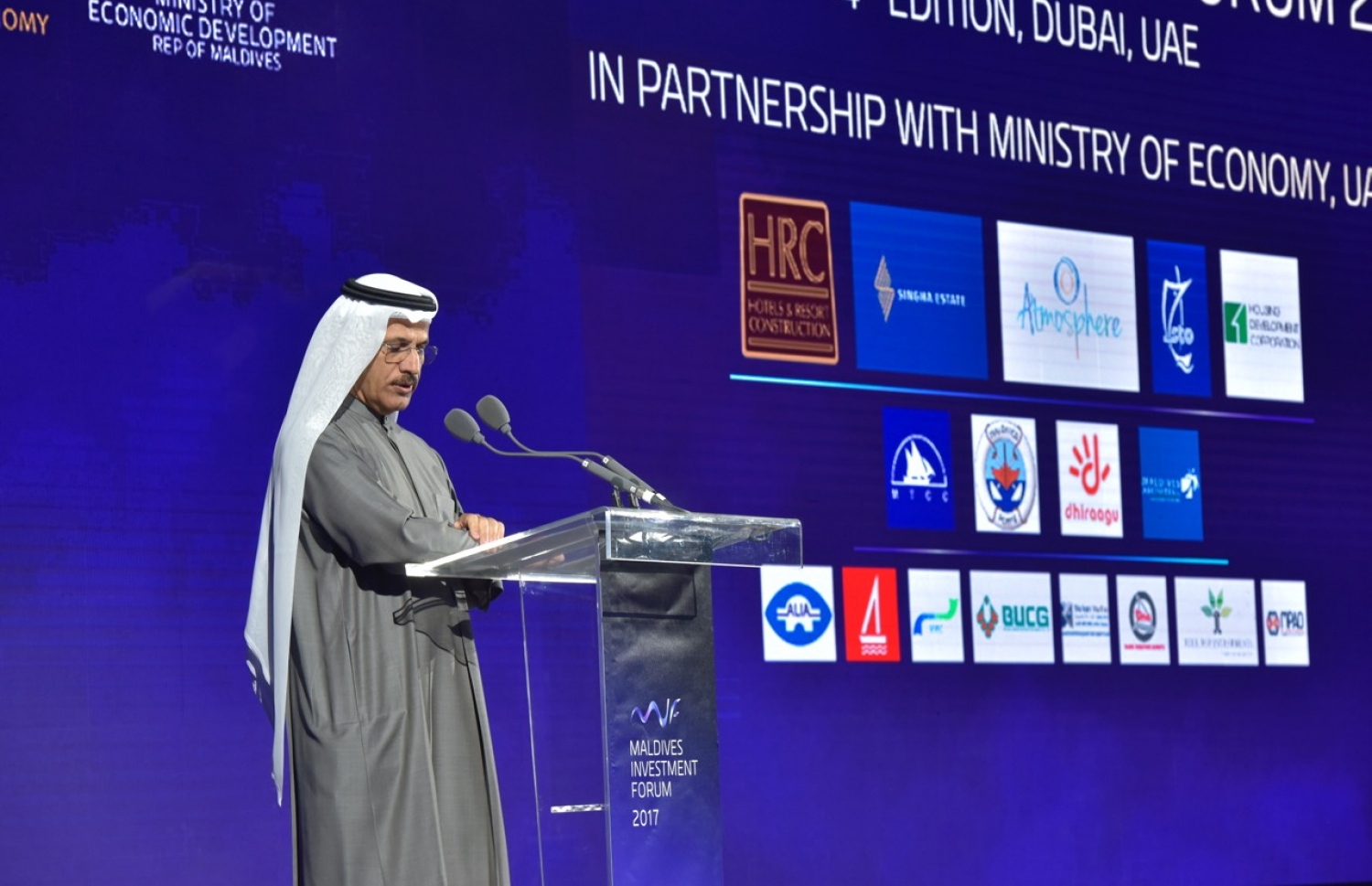 ދުބާއީ: ޑިސެމްބަރު 18، 2017: ދުބާއީ އިންޓަނޭޝަނަލް ކޮންވެންޝަން އެންޑް އެގްޒިބިޝަން ސެންޓަރުގައި ކުރިއަށް ގެންދާ އިންވެސްޓްމަންޓް ފޯރަމުގައި  ދުބާއީގެ އިކޮނޮމިކް މިނިސްޓަރު ސުލްތާން ބިން ސައީދު އަލް މަންސޫރީ ވާހަކަ ދައްކަވަނީ.-- ފޮޓޯ: އިކޮނޮމިކް މިނިސްޓްރީ