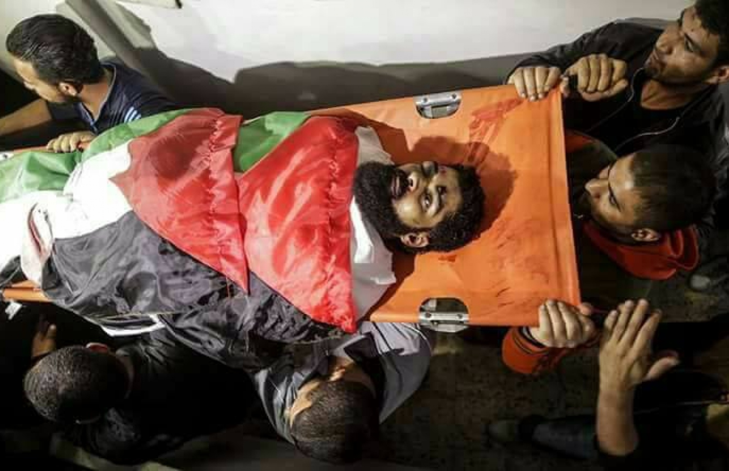 އަބޫ ސުރައްޔާގެ ޖަނާޒާ: އޭނާގެ ވާތު ލޯ ކައިރިން ނިތްކުރި އަށް ވަޒަން އެރި ތަން ފެނޭ.