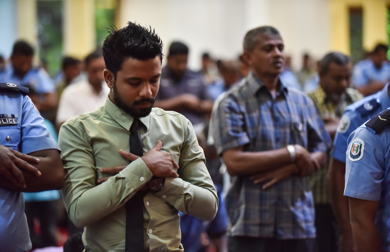 މާލެ: ޑިސެމްބަރު 19، 2017- ރާއްޖެ އިސްލާމުވީ ދުވަހުގެ މުނާސަބަތުގައި އިސްލާމީ މަރުކަޒުގައި ބޮޑު ޖަމާއަތަކާއި އެކު ކުރި މަޣްރިބް ނަމާދު.---ފޮޓޯ: ހުސެއިން ވަހީދު/މިހާރު