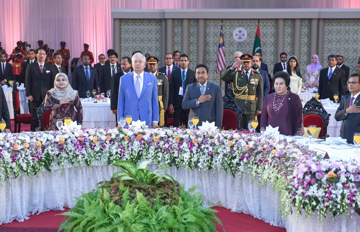 މާލެ: ޑިސެމްބަރު 20، 2017- މެލޭޝިއާގެ ބޮޑުވަޒީރު ނަޖީބުގެ ދެކަނބަލުންގެ ޝަރަފުގައި ރައީސް ޔާމީންގެ ދެކަނބަލުން ބޭއްވެވި ރަސްމީ ޖާފަތުގެ ތެރެއިން---ފޮޓޯ: ރައީސް އޮފީސް