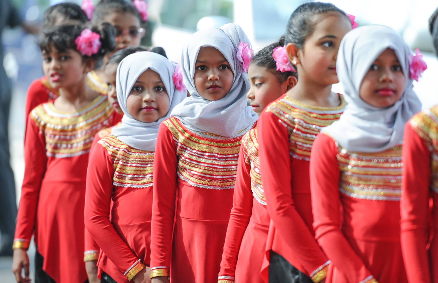 ހުޅުމާލެ: ޑިސެމްބަރު 20، 2017- މެލޭޝިއާގެ ބޮޑުވަޒީރު ނަޖީބު ރައްޒާގުގެ އަނބިކަނބަލުން ޕަޑުކާ ސެރީ ރޮސްމާހް މަންސޫރު، ހުޅުމާލޭގައި ހުންނަ ކުޑަކުދިން ބަލަހައްޓާ މަރުކަޒު، ފިޔަވައްޗަށް ޒިޔާރަތް ކުރެއްވިއިރު އެކަމަނާގެ އިސްތިގުބާލުގައި މަޑުކޮށްލައިގެން ތިބި ކުޑަކުދިންތަކެއް.---ފޮޓޯ: ރައީސް އޮފީސް