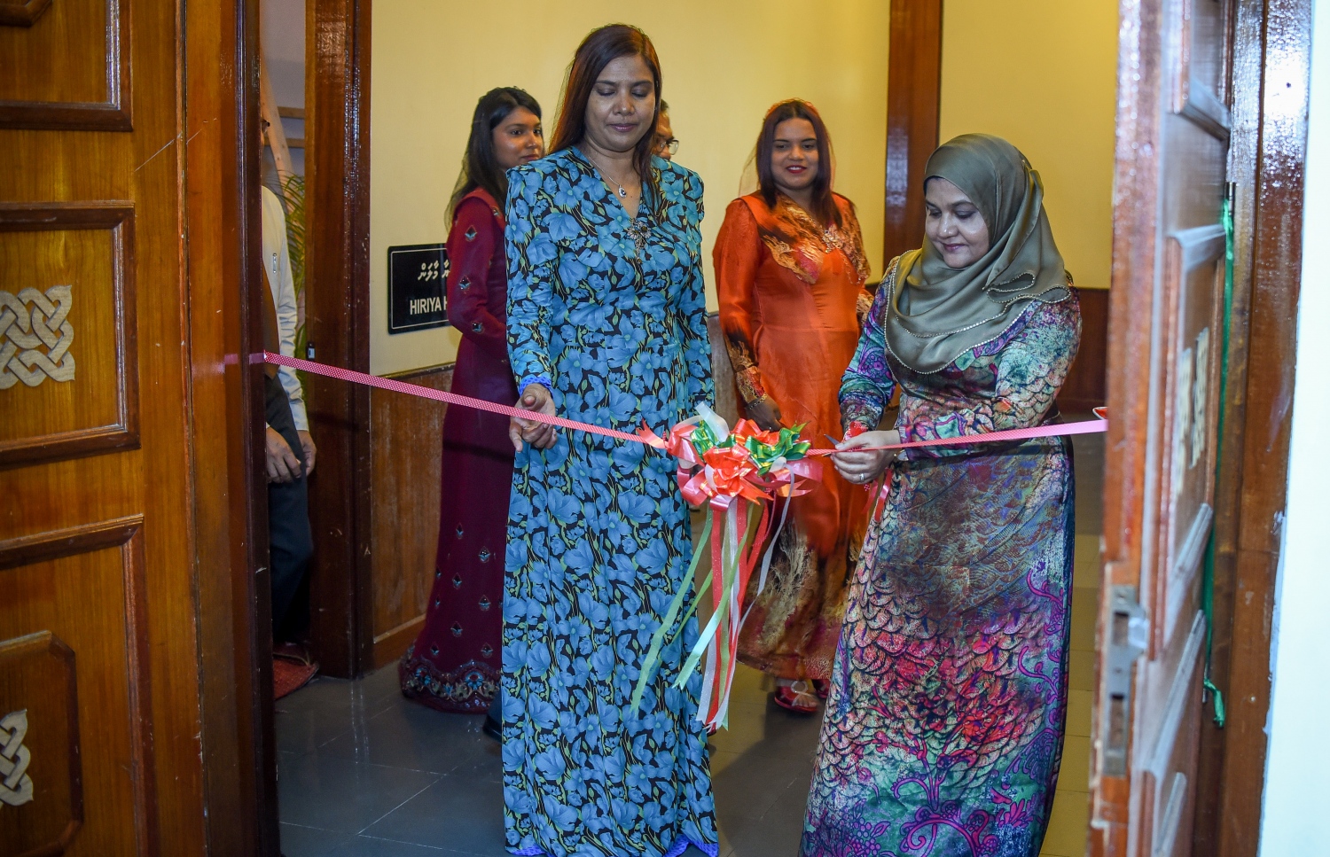 މާލެ:ޑިސެމްބަރު 21، 2017- ދަރުބާރުގޭގައި ފެށި ހަޔާ އެޑިއުކޭޝަން ފެއާ، ފަސްޓް ލޭޑީ ފާތިމަތު އިބްރާހިމް ހުޅުއްވައި ދެއްވަނީ: މިރޭ 10 ޖަހަންދެން ފެއާ ކުރިއަށް ގެންދާނެ-- ފޮޓޯ: ނިޝާން އަލީ/ މިހާރު