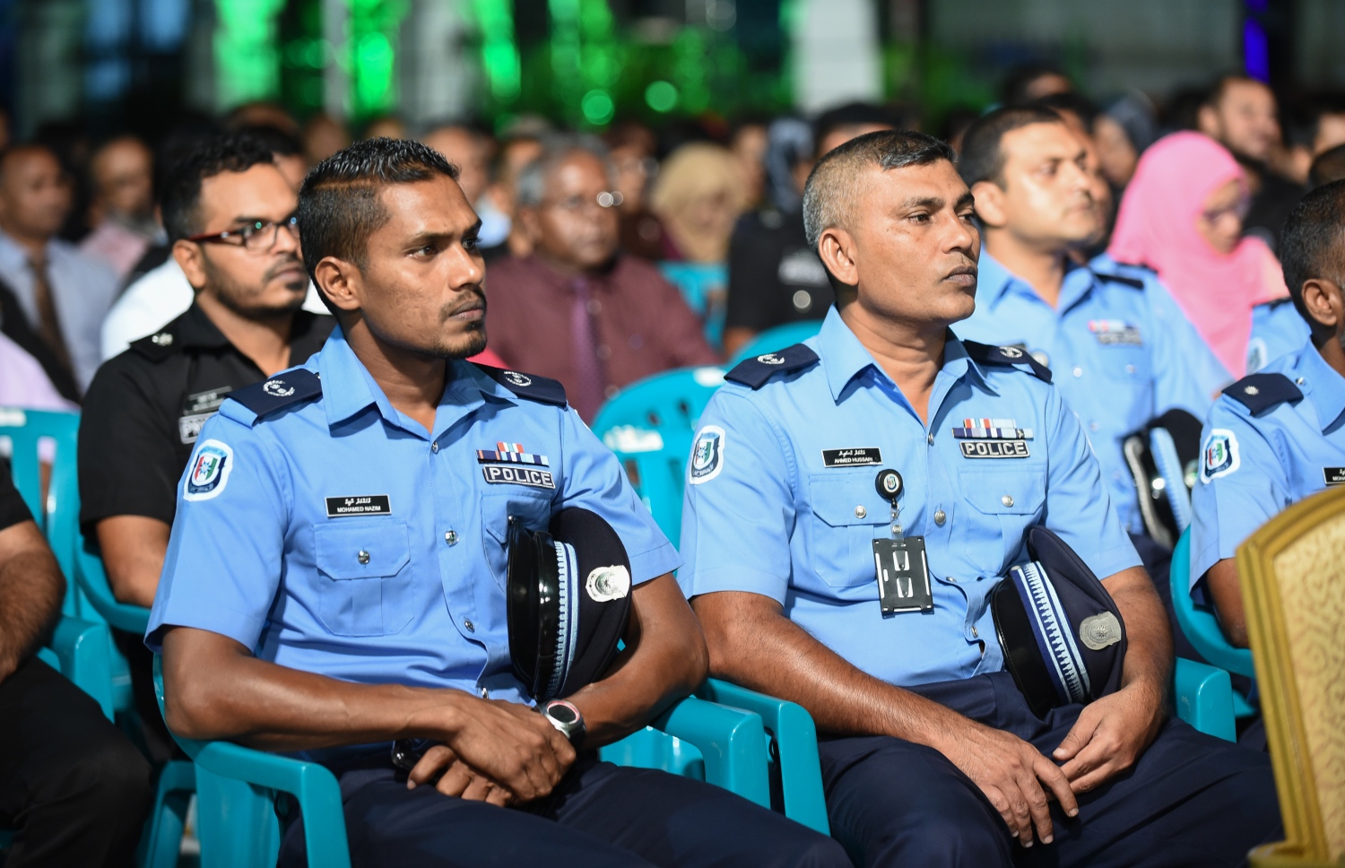 މާލެ: ޑިސެމްބަރު 21، 2017- ރާއްޖެ އިސްލާމްވި ދުވަހުގެ މުނާސަބަތުގައި ބޭއްވި ޖަލްސާގައި ބައިވެރިވި ފުލުހުންގެ ބައެެއް އޮފިސަރުން.---ފޮޓޯ: ހުސައިން ވަހީދު/މިހާރު