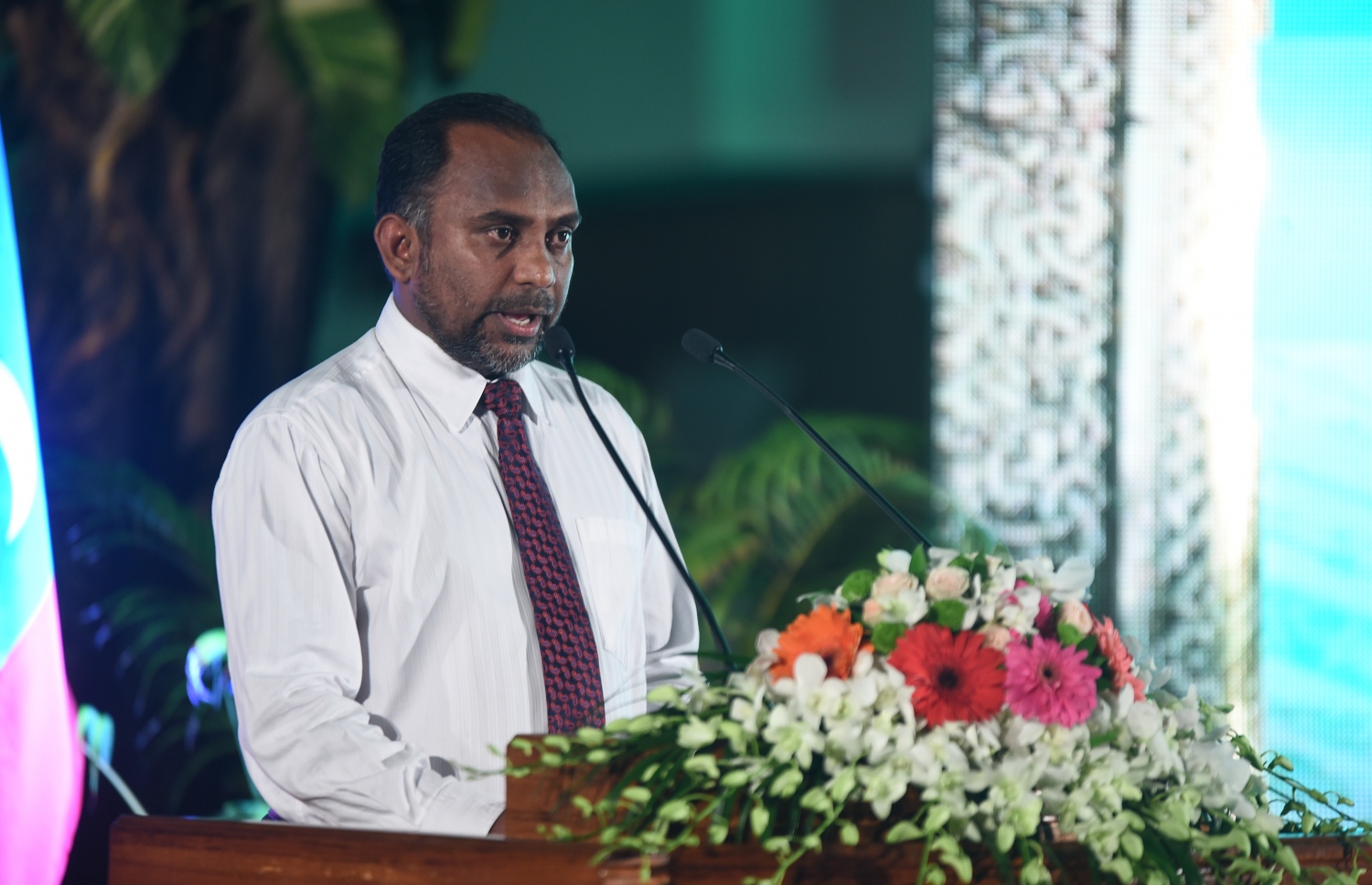 މާލެ: ޑިސެމްބަރު 21، 2017- ރާއްޖެ އިސްލާމްވި ދުވަހުގެ މުނާސަބަތުގައި އިސްލާމީ މަރުކަޒު ސަރަހައްދުގައި ބޭއްވި ޖަލްސާގައި އިސްލާމިކް އެފެއާޒް މިނިސްޓަރު ޑރ. ޒިޔާދު ބާގިރު ވާހަކަ ދައްކަވަނީ.---ފޮޓޯ: ހުސެއިން ވަހީދު/މިހާރު