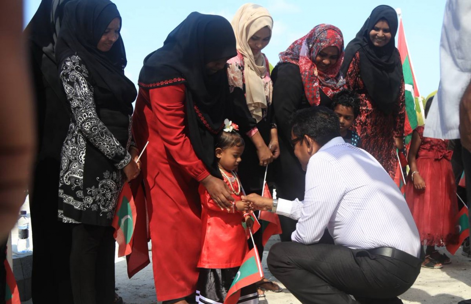 ރައީސް ޔާމީން، ކެންދު އަށް ވަޑައިގެން ތުއްތު ކުއްޖަކާ މިއަދު ވާހަކަފުޅު ދައްކަވާލައްވަނީ.