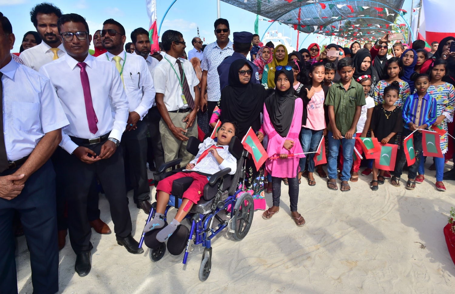 ބ. ކެންދޫ: ޑިސެމްބަރު 25، 2017: ބ. ކެންދޫ ބަނދަރު ހުޅުވައި ދެއްވުމަށް  ބޭއްވި ރަސްމިއްޔާތުގެ ތެރެއިން.-- ފޮޓޯ: ރައީސް އޮފީސް