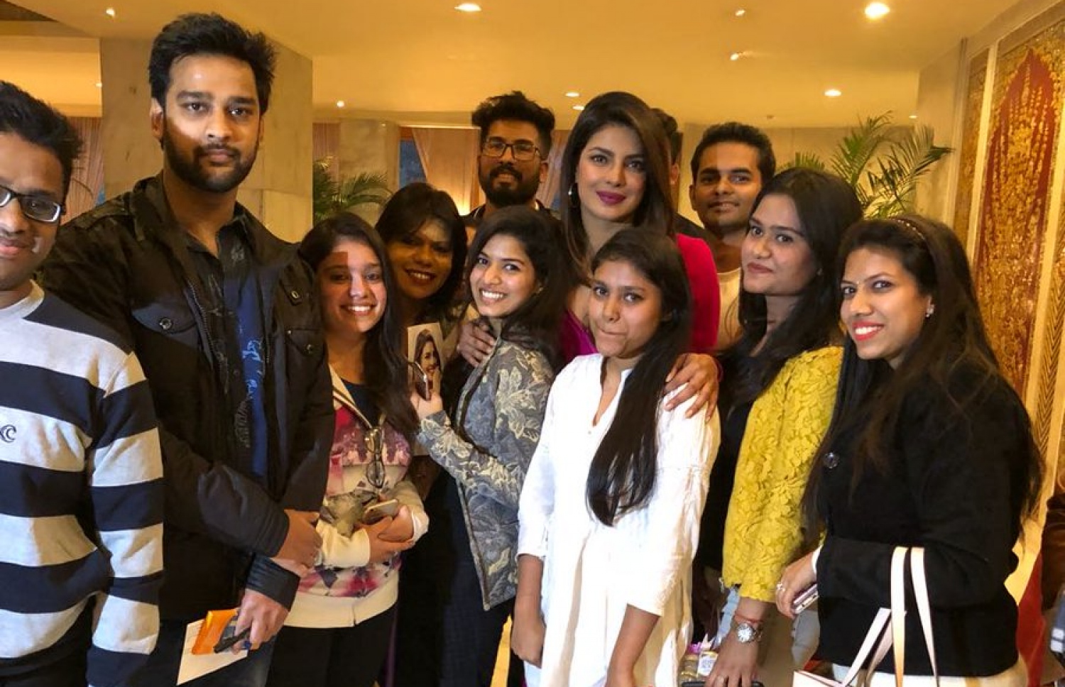 ޕްރިޔަންކާ އޭނާގެ ބައެއް ފޭނުންނާ އެކު