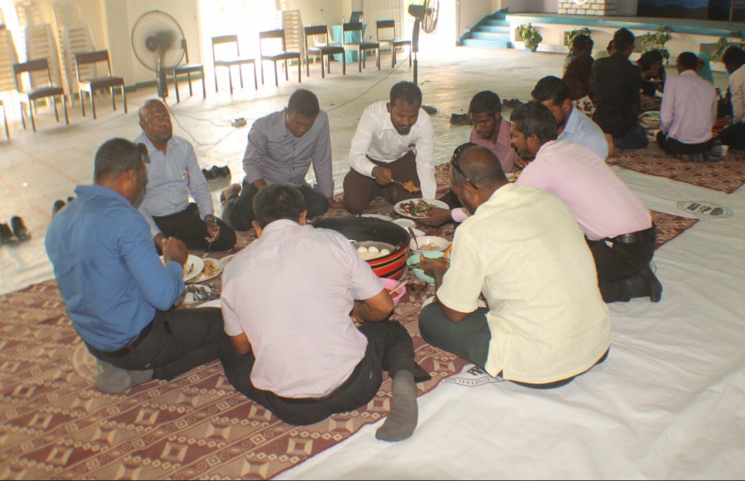 ފަސް ރަށުގެ މީހުންގެ ޝަރަފުގައި ބޭއްވި ކެއުމުގައި ބަޔަކު ބައިވެރިވަނީ