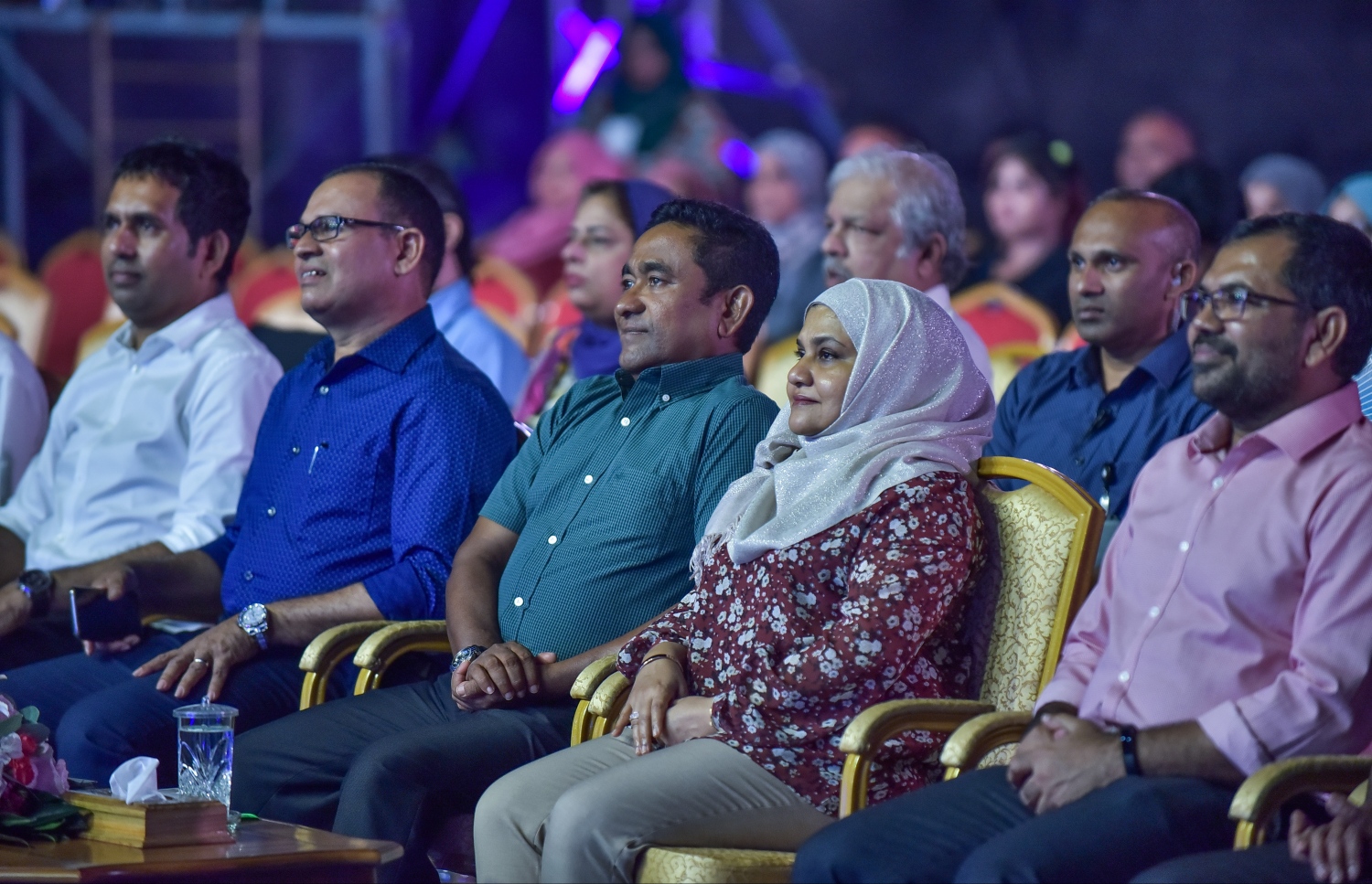 މާލެ: ޑިސެމްބަރު 31، 2017- އާ އަހަރު ފެށުން ފާހަގަކުރަން އަލިމަސް ކާނިވަލުގައި ބޭއްވި ޝޯ، ރައީސް ޔާމީންގެ ދެކަނބަލުންނާއި ބައެއް ވަޒީރުން ބައްލަވާލައްވަނީ.---ފޮޓޯ: ނިޝާން އަލީ/މިހާރު