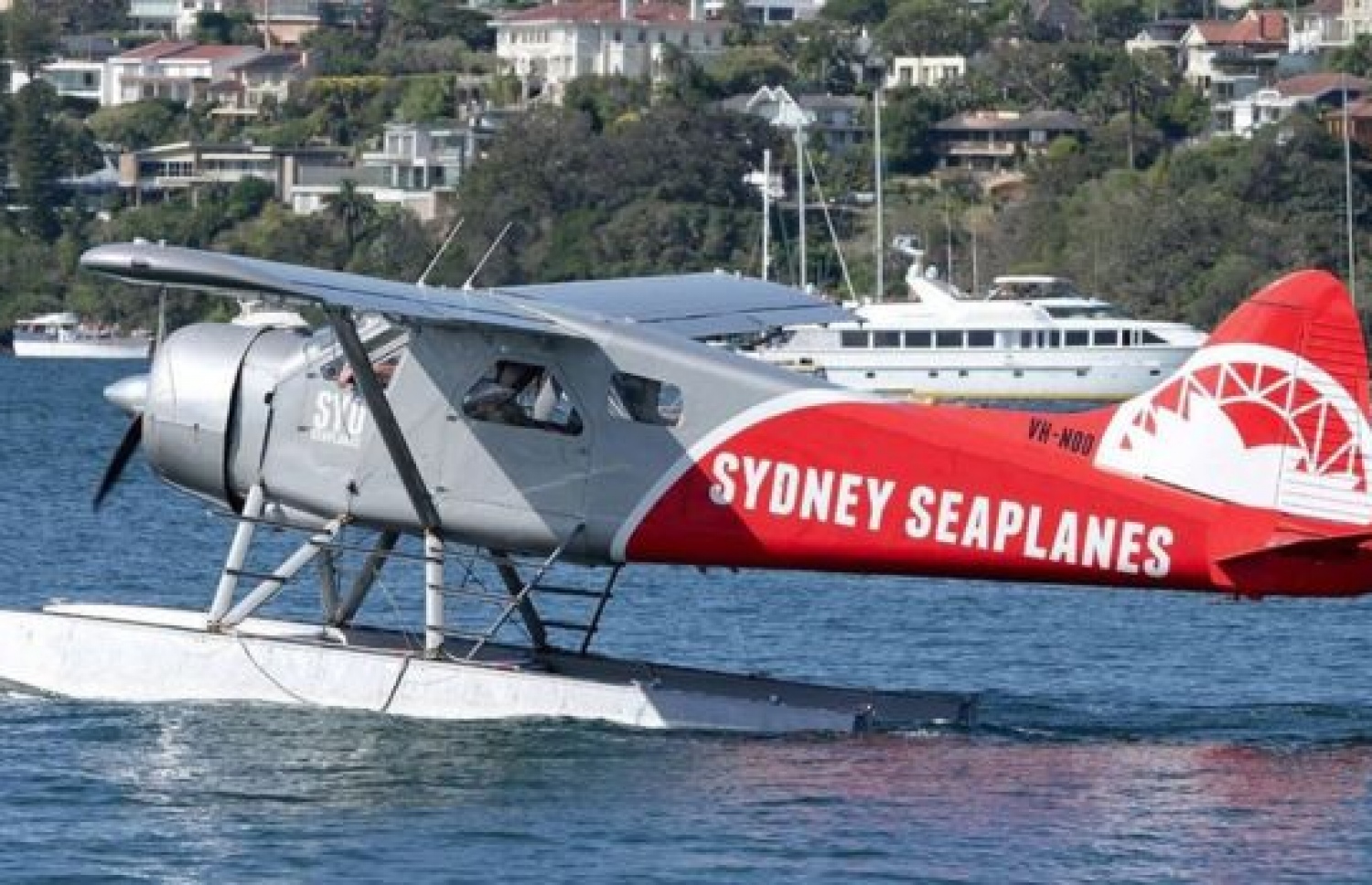 ހާދިސާ ހިނގި އިރު ގެރެތު ދުއްވި ސިންގަލް އިންޖީން ޑީއެޗްސީ-2 ބީވާ މަރުކާގެ ސީޕްލޭނެއް.