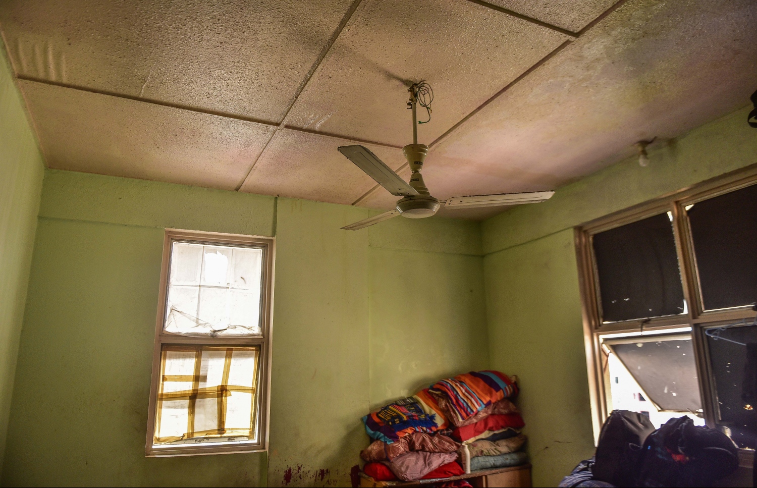 ސިނަމާލެ ފްލެޓުގެ ސީލިންގުން ފެން ލީކުވަނީ: އެތަންތަނުގެ މެއިންޓަނަންސް ބެލެހެއްޓުމަށް ވަކި އޮފީހެއް ގާއިމު ކުރުމަށް ވަނީ ނިންމާފައި -- މިހާރު ފޮޓޯ