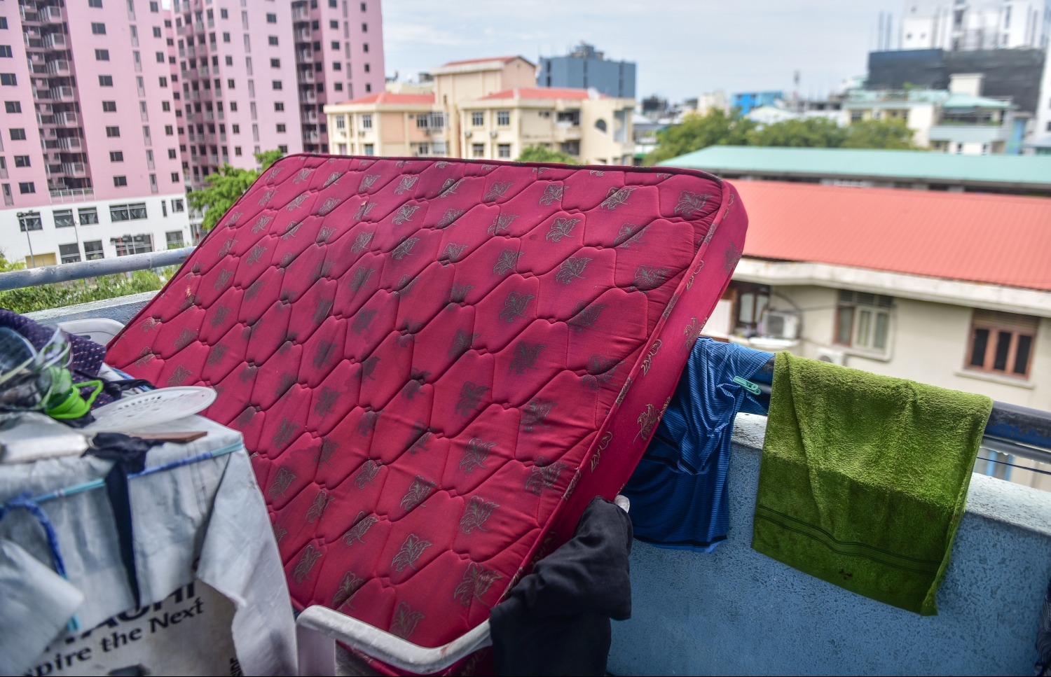 ރޭ ކުރި ވިއްސާރާގައި މާލޭ ހިޔާ ފުލެޓެއްގެ ތަކެތި ތެމިގެން ހިއްކަން ބަހައްޓާފައި -- މިހާރު ފޮޓޯ: ނިޝާން އަލީ