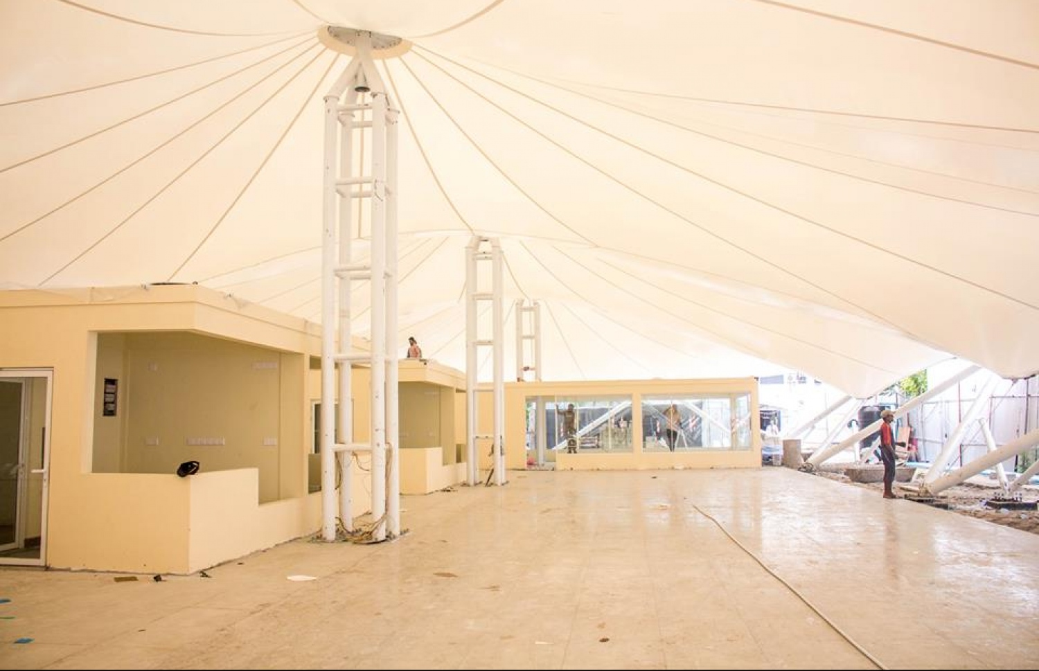 އާ ހާބަރުގައި އެސްޓީއޯއިން ހަދާ ފުޑް ކޯޓުތައް: ޖުމްލަ 26 ކެފޭ ހަދާއިރު 13 ކެފޭއެއްގެ މަސައްކަތް މިހާރު ވަނީ ނިންމާފައި --ފޮޓޯ: ހައުސިން މިނިސްޓްރީ