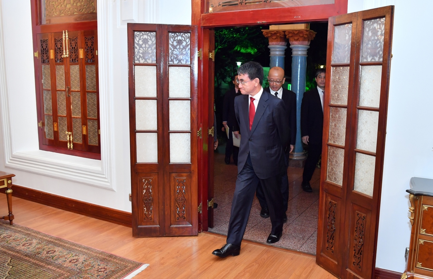 މާލެ: ޖެނުއަރީ 6، 2018- ޖަޕާނުގެ ފޮރިން މިނިސްޓަރު ޓާނޯ ކޯނޯ ރާއްޖެއަށް ކުރެއްވި ދަތުރުގައި، ރައީސް އަބްދުﷲ ޔާމީނާ ބައްދަލުކުރެއްވުމަށްޓަކައި މުލީއާގެ އަށް ވަދެވަޑައިގަންނަވަނީ.---ފޮޓޯ: ރައީސް އޮފީސް