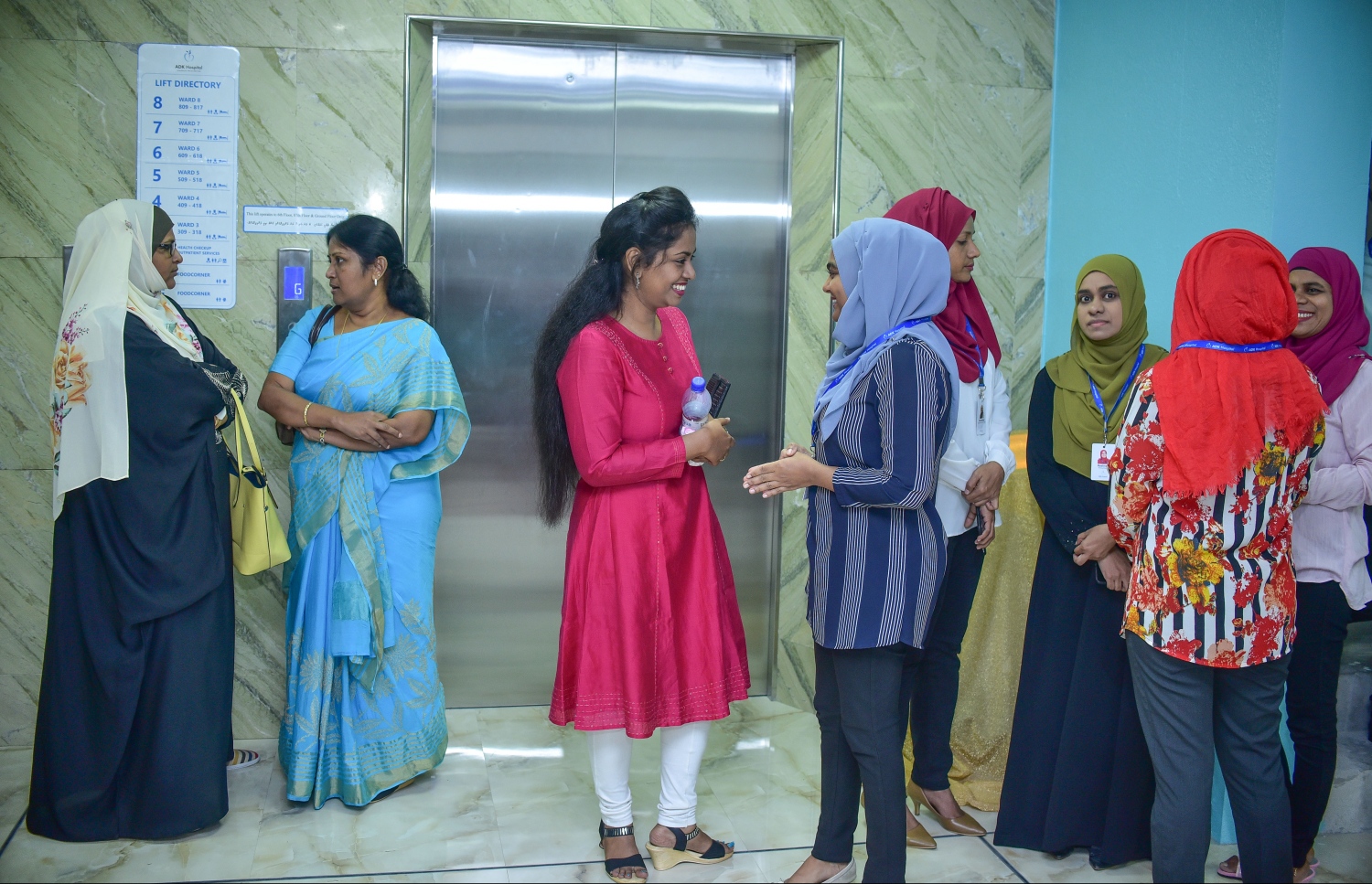 އޭޑީކޭގައި މަޑުކޮށްލައިގެން ތިބި އެ ހޮސްޕިޓަލްގެ މުވައްޒަފުންތަކެއް