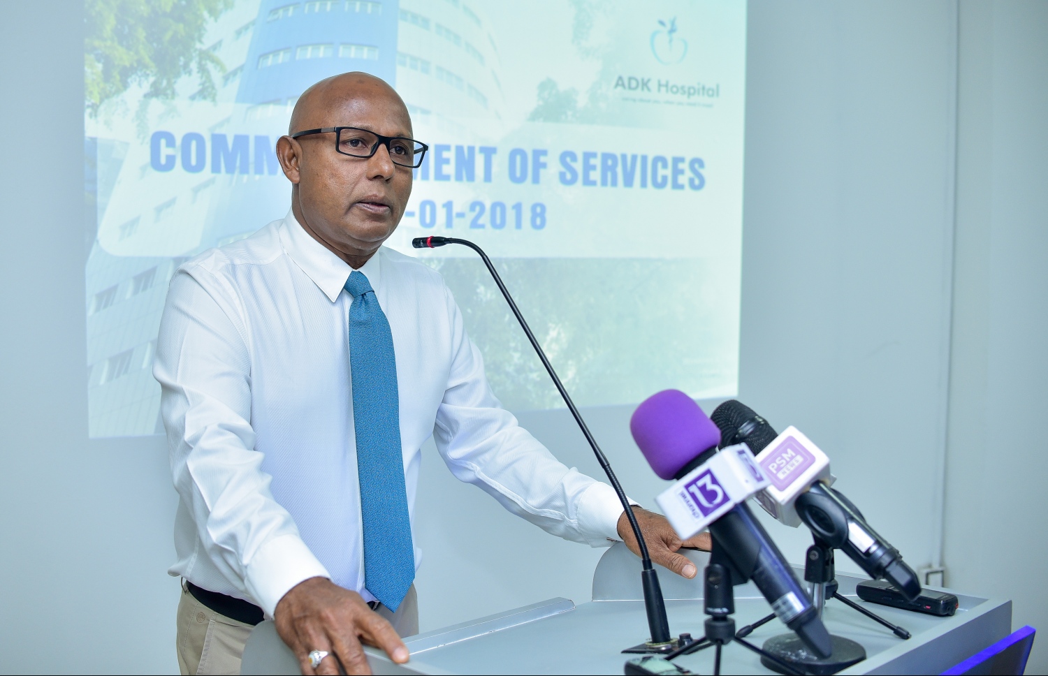 މާލެ: ޖެނުއަރީ 7، 2018- އޭޑީކޭގެ އާ އިމާރާތް "ޕާންޑިއަން ވިންގް" ހުޅުވުމަށް ބޭއްވި ރަސްމިއްޔާތުގައި އެތަނުގެ ޗެެއާމަން އަހުމަދު ނާޝިދު ވާހަކަ ދައްކަވަނީ.---ފޮޓޯ: ނިޝާން އަލީ/މިހާރު