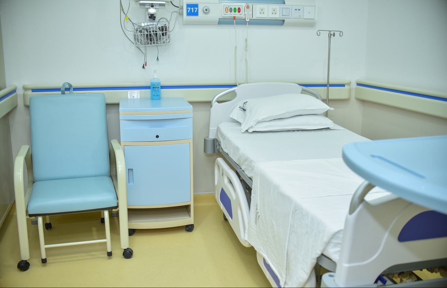 އާ އިމާރާތުގައި ހުޅުވި ވޯޑުގައި އެނދުތައް ހުންނަނީ ވަކިވަކި ކޮޓަރިތަކުގައި -- މިހާރު ފޮޓޯ: ނިޝާން އަލީ