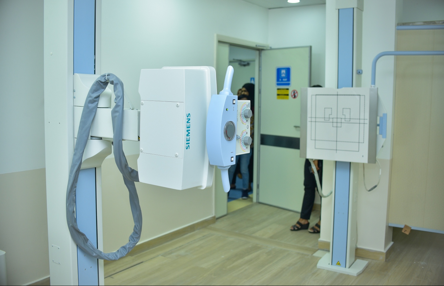 މާލެ: ޖެނުއަރީ 7، 2018- ރާއްޖޭގެ އަމިއްލަ އެންމެ ބޮޑު ހޮސްޕިޓަލް، އޭޑީކޭގެ އާ އިމާރާތުގައި ހަދާފައިވާ އެކްސްރޭ ނަގާ ކޮޓަރި: މި އިމާރާތުގައި، ހިތުގެ ސާޖަރީތައް ހެދޭވަރުގެ ތިއޭޓަ ކޮމްޕްލެކްސްއެއް ގާއިމް ކުރުމުގެ މަސައްކަތް ވެސް އަންނަނީ ކުރަމުން.---ފޮޓޯ: ނިޝާން އަލީ/މިހާރު