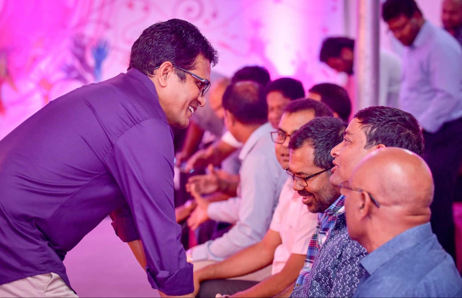 މާލެ: ޖެނުއަރީ 7، 2018- ވެރިކަންކުރާ ޕާޓީ، ޕީޕީއެމުން "ރުމާލު 2" ޖަގަހާގައި ބޭއްވި ޖަލްސާގައި، އެ ޕާޓީގެ ޕާލަމެންޓްރީ ގުރޫޕުގެ ލީޑަރު ނިހާން، ބައެއް ވަޒީރުންނާ ވާހަކަ ދައްކަވަނީ.---ފޮޓޯ: ނިޝާން އަލީ/މިހާރު