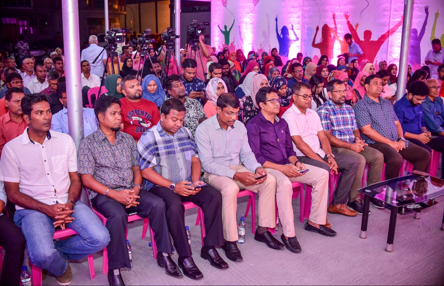 މާލެ: ޖެނުއަރީ 7، 2018- ވެރިކަންކުރާ ޕާޓީ، ޕީޕީއެމުން "ރުމާލު 2" ޖަގަހާގައި ބޭއްވި ޖަލްސާގައި ބައިވެރިވި ބައެއް މީހުން.---ފޮޓޯ: ނިޝާން އަލީ/މިހާރު