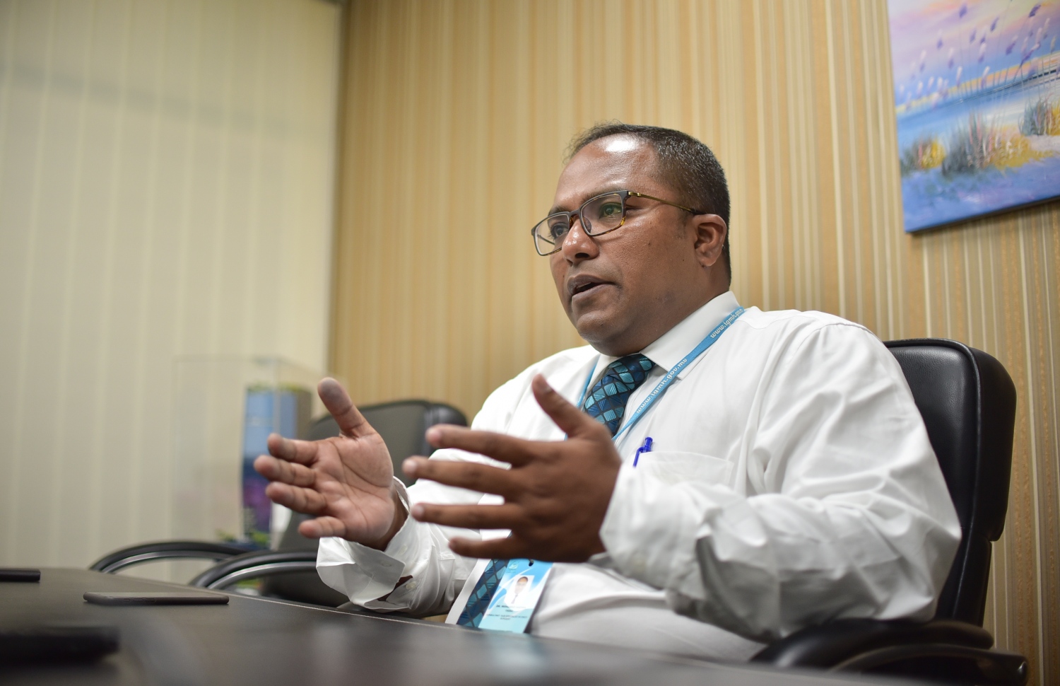 ކެންސަރަށް ފަރުވާ ދޭ ސެންޓަރުގައި ފަރުވާ ދެއްވާ ޑރ. ޝިފާން މިއަދު "މިހާރު"އާ ވާހަކަ ދައްކަވަނީ-- ފޮޓޯ: ހުސެން ވަހީދު