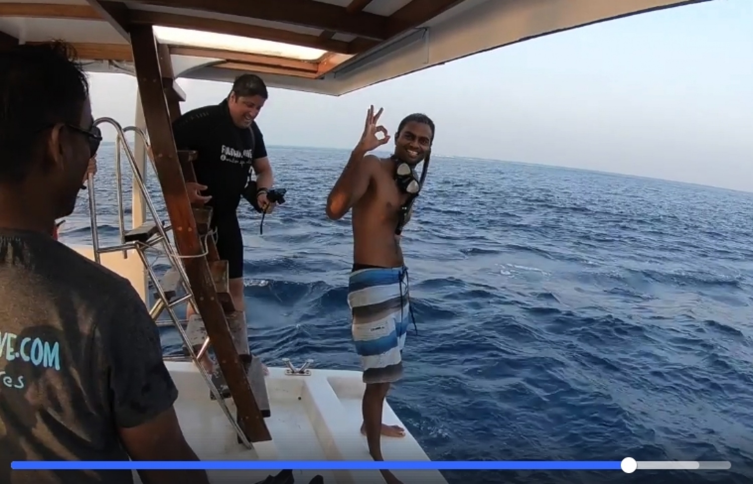 ވެލަ އާއި މިޔަރުތައް ސަލާމަތްކުރުމަށް ފަހު، މިއުރާޖު، އޯކޭ ސިގްނަލް ދައްކާލަނީ