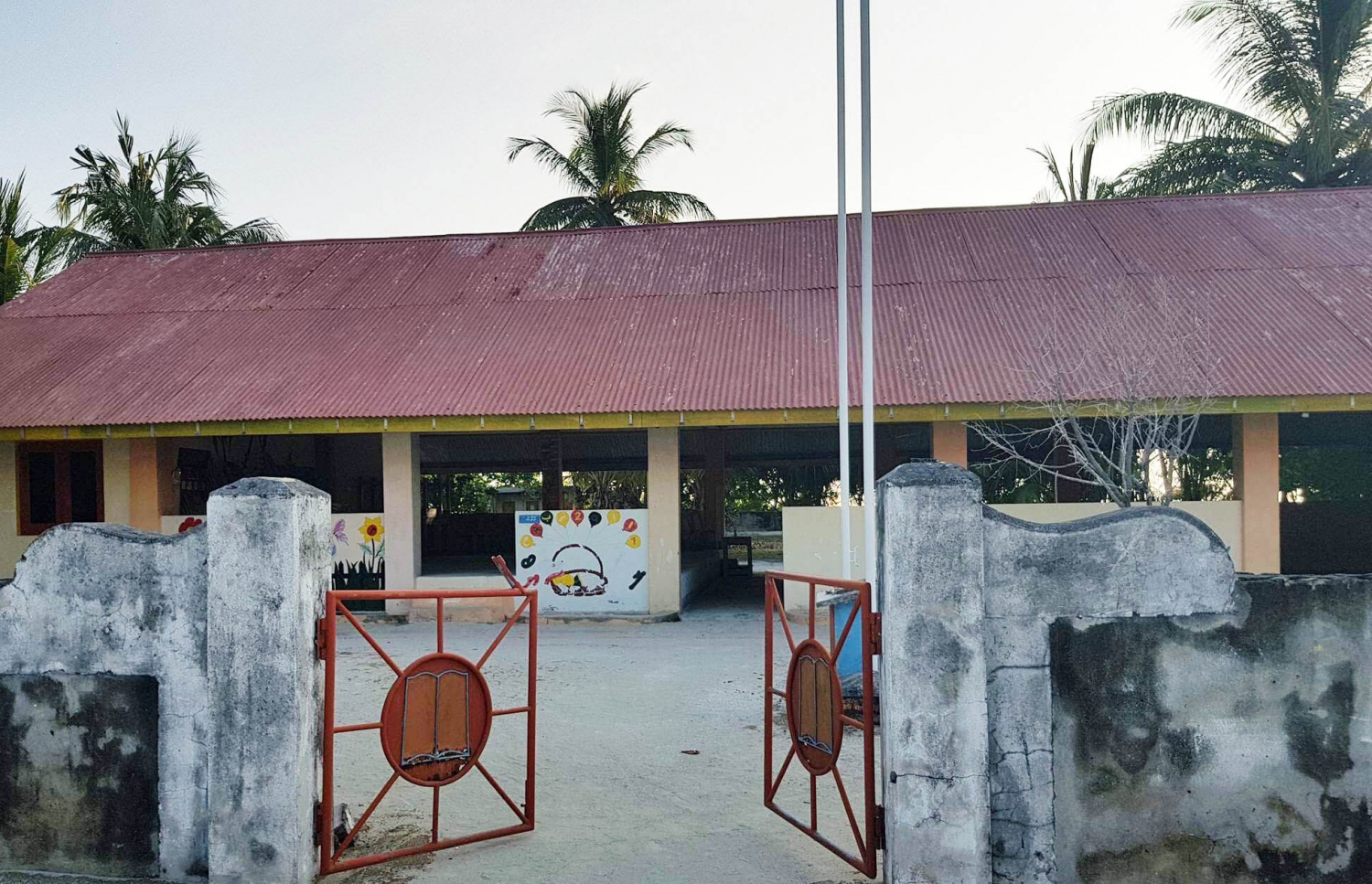 ކިޔަވައިދިނުން ހުއްޓާލާފައިވާ ރަކީދޫ ސްކޫލް. ފޮޓޯ: ނިޔާޝާ އަބްދުއް ލަތީފް