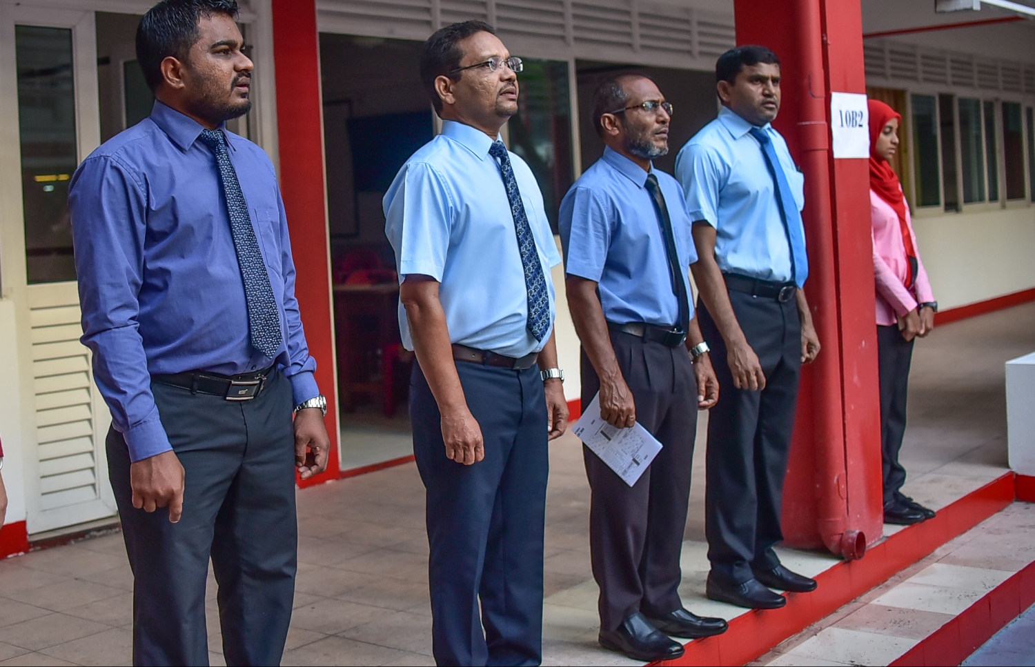 މާލެ: ޖެނުއަރީ 14، 2018- ރާއްޖޭގެ ހުރިހާ ސްކޫލެއްގައި ދިރާސީ އާ އަހަރުގެ ކިޔެވުން ފެށުން: އިސްކަންދަރު ސްކޫލުގެ ޓީޗަރުން ދިރާސީ އާއަހަރުގެ ފުރަތަމަ އެސެމްބްލީގައި.---ފޮޓޯ: ނިޝާން އަލީ/މިހާރު