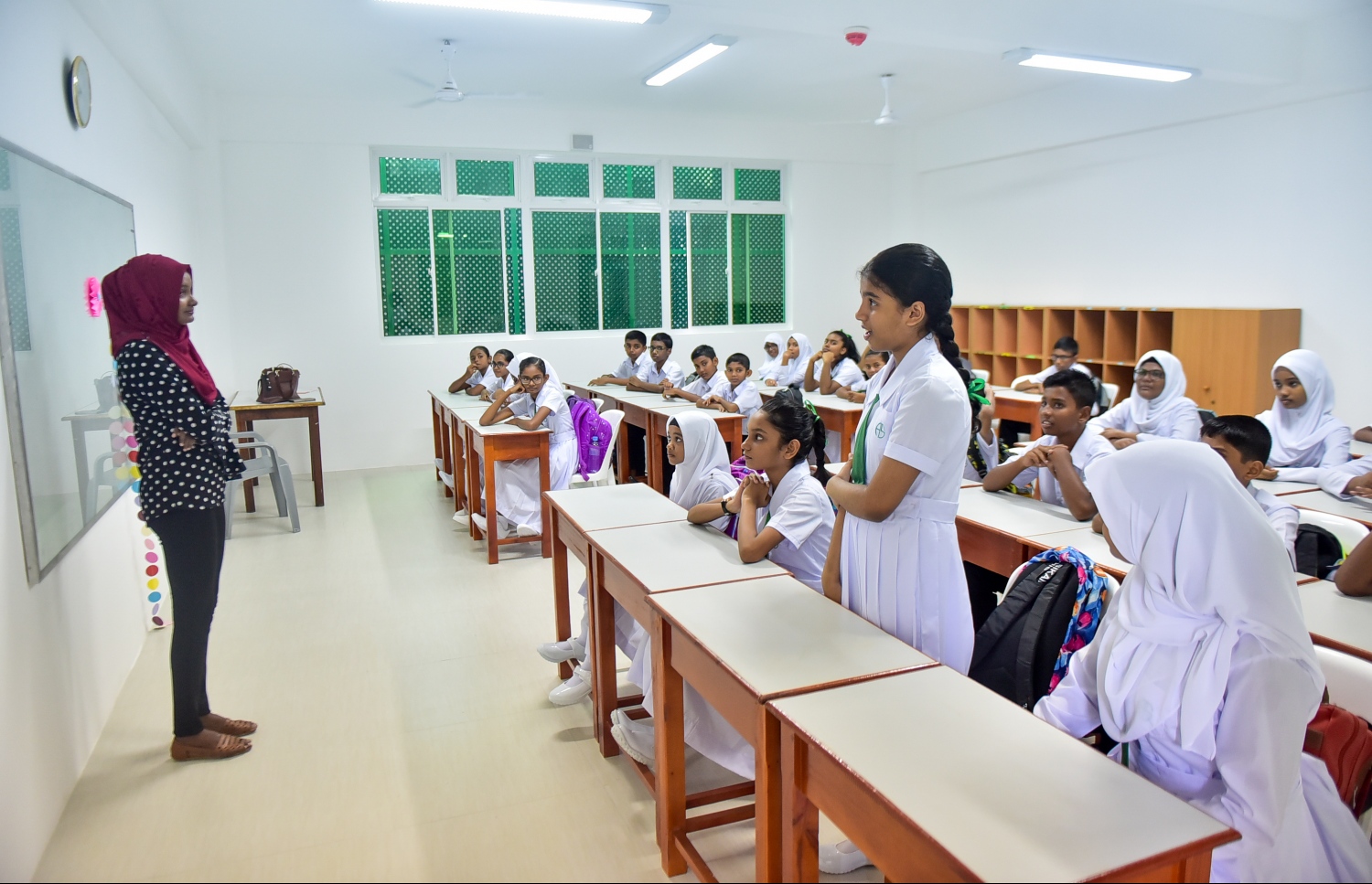 އަމީނިއްޔާ ސްކޫލުގެ ދަރިވަރުންތަކެއް ކްލާސް ރޫމުގައި.-- ފޮޓޯ: ނިޝާން އަލީ/ މިހާރު