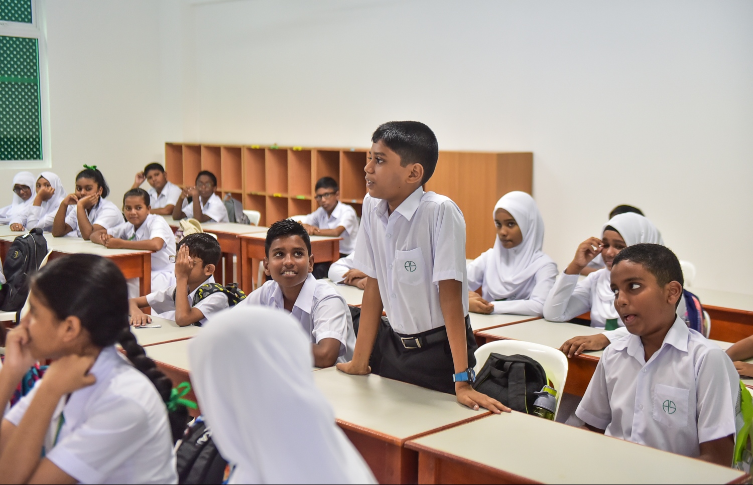 މާލެ: ޖެނުއަރީ 14، 2018- ރާއްޖޭގެ ހުރިހާ ސްކޫލެއްގައި ދިރާސީ އާ އަހަރުގެ ކިޔެވުން ފެށުން: އަމީނިއްޔާ ސްކޫލުގެ ދަރިވަރުން ދިރާސީ އާއަހަރުގެ ފުރަތަމަ ކުލާހުގައި ބައިވެރިވަނީ.---ފޮޓޯ: ނިޝާން އަލީ/މިހާރު