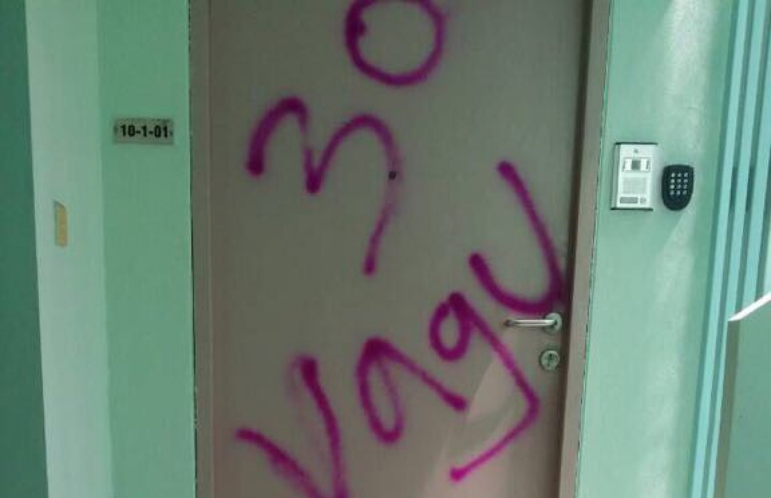 ސައިމަންގެ އެޕާޓްމަންޓުގައި ކުރަހާފައި..-