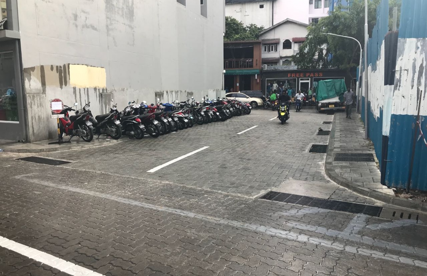 ފަނޑިޔާރު މަގާއި މަޖީދީމަގު ގުޅޭގޮތަށް ފަހުން ހެދި މަގު ހުޅުވާލާފައި.-- މިހާރު ފޮޓޯ