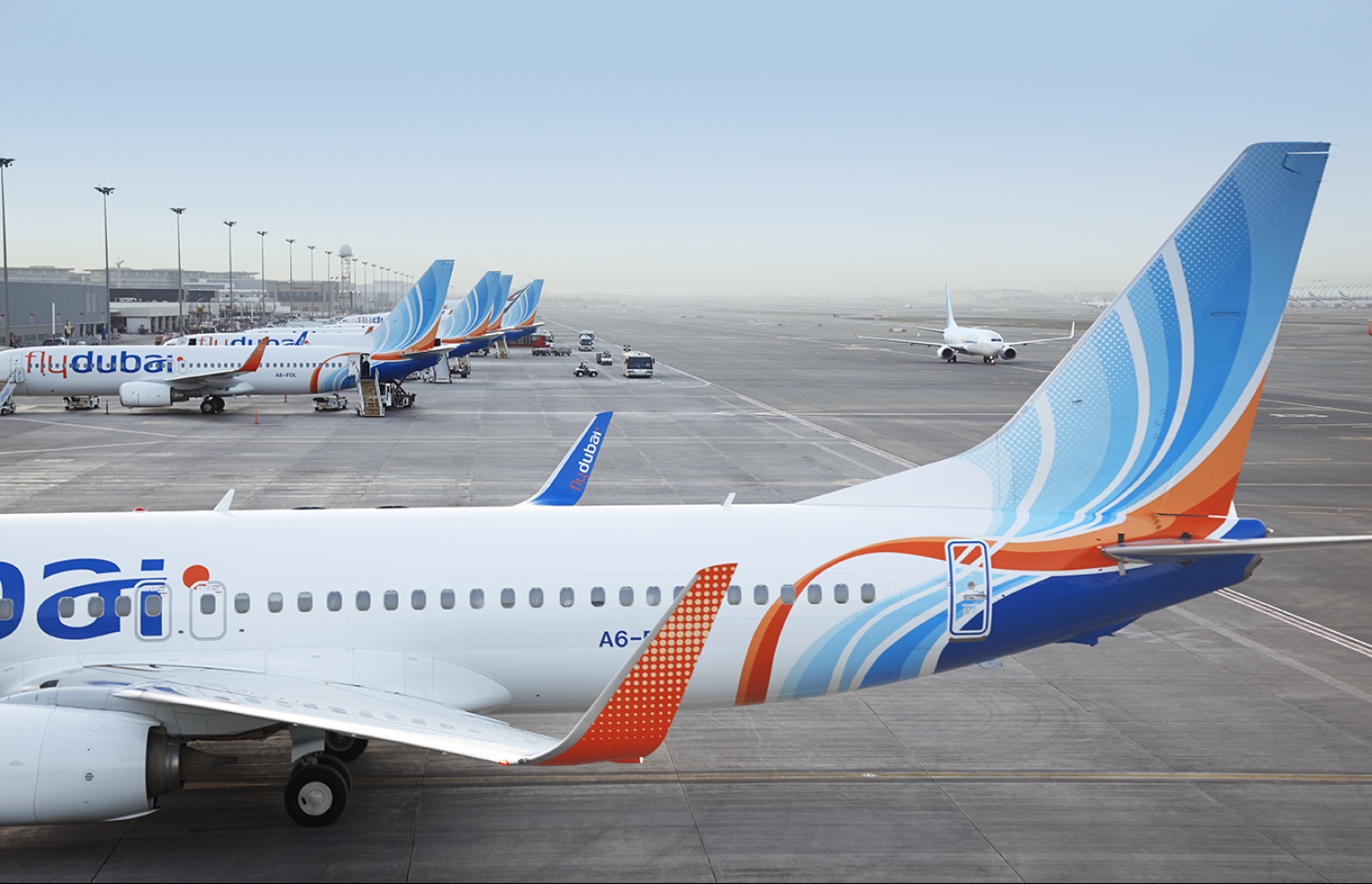 ފްލައިޑުބާއީގެ މަތިންދާބޯޓުތަކެއް ދުބާއީ އެއާޕޯޓުގައި ޕާކުކޮށްފައި: އެ އެއާލައިނުން ބުނީ ފެބްރުއަރީ 27ގެ ފަހުން ޓިކެޓް ގަނެފައިވާ ފަރާތްތަކަށް އެމިރޭޓްސް އިން ދަތުރުކުރެވޭނެ،