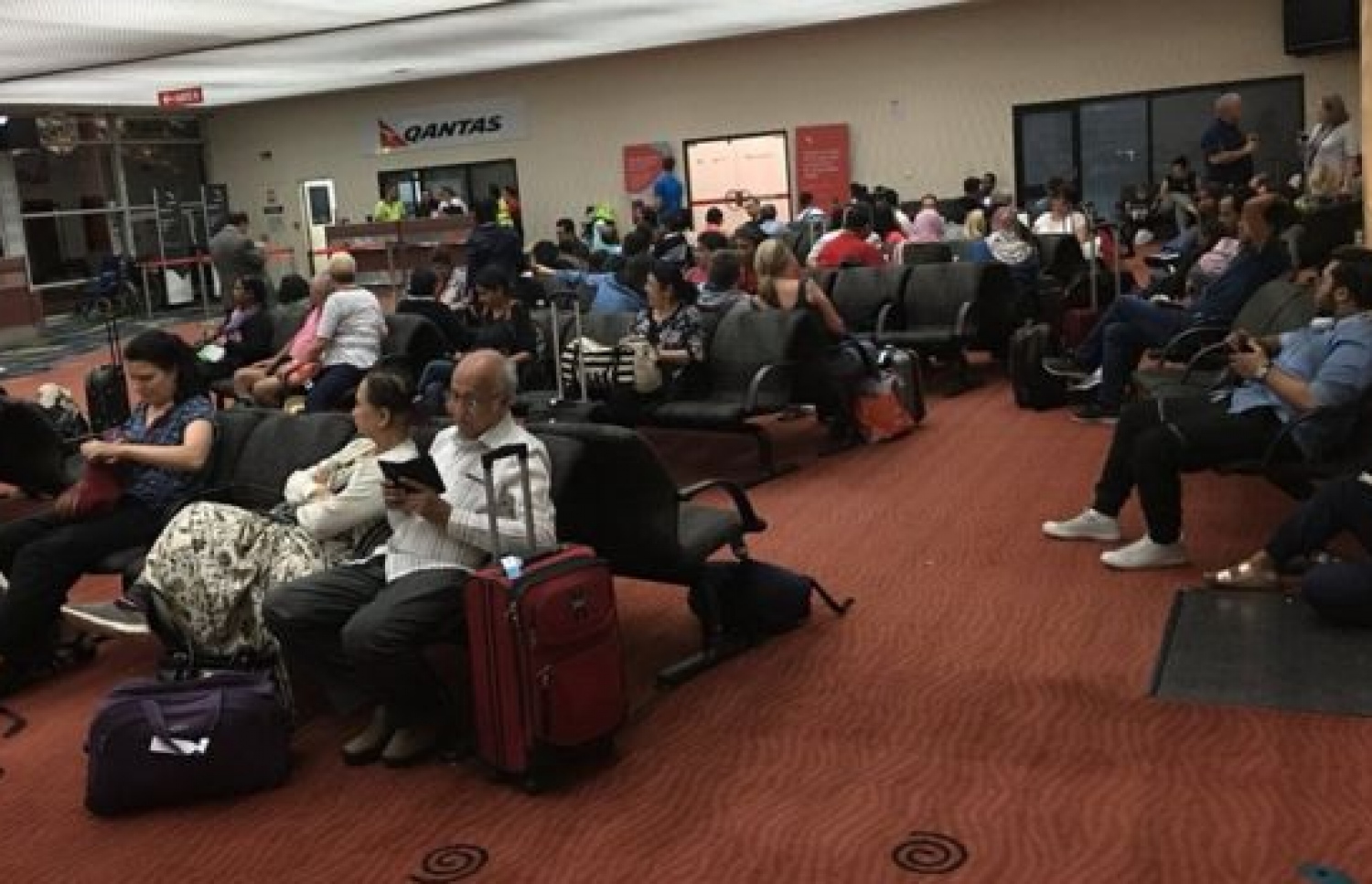 މެލޭޝިއާ އެއާލައިންސްގެ ބޯޓު ވަނީ ކުއްލި ހާލަތުގައި އެލިސް ސްޕްރިންސް އަށް ޖައްސާފައި. --ފޮޓޯ:ސަންޖީވް