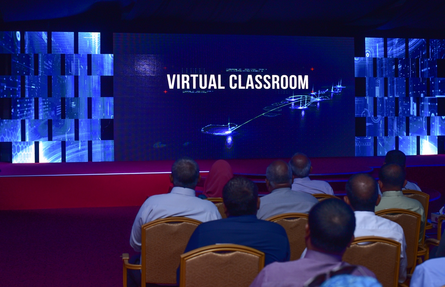 ވާޗުއަލް ކްލާސްރޫމު މަޝްރޫއު ފެށުމަށް ދަރުބާރުގޭގައި މިއަދު ބޭއްވި ރަސްމިއްޔާތުގައި.-- ފޮޓޯ: ނިޝާން އަލީ/ މިހާުރު