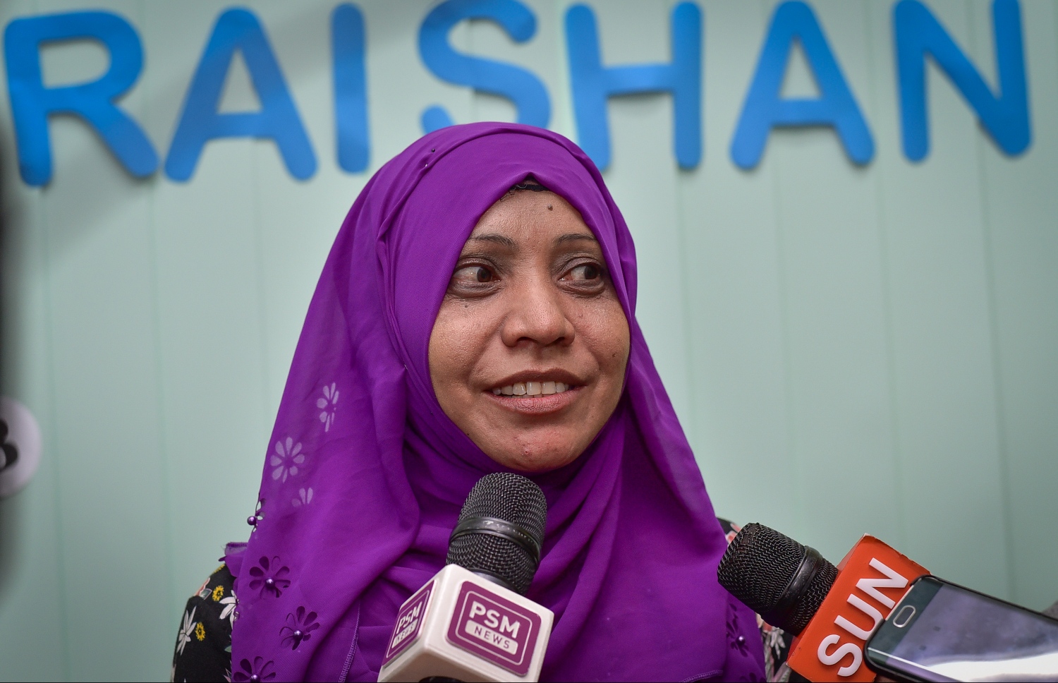 ރައިޝާންގެ މަންމަ އިންޓަވިއުދެނީ: އެހީތެރިވެދެނިން އެންމެންނަށް އޭނާ ވަނީ ޝުކުރު އަދާކޮށްފައި.-- ފޮޓޯ: ނިޝާން އަލީ/ މިހާރު