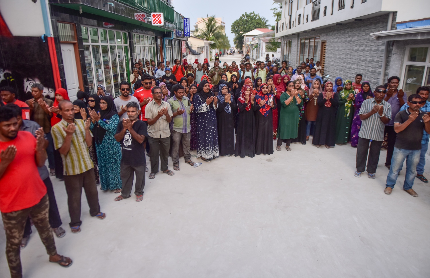 މާމިގިލީގައި ބޭއްވި މުޒާހަރާއަށް ފަހު، މުޒާހަރާގެ ބައިވެރިން މިއަދު ދުއާ ކުރަނީ. ---ފޮޓޯ: ހުސެއިން ވަހީދު/ މިހާރު