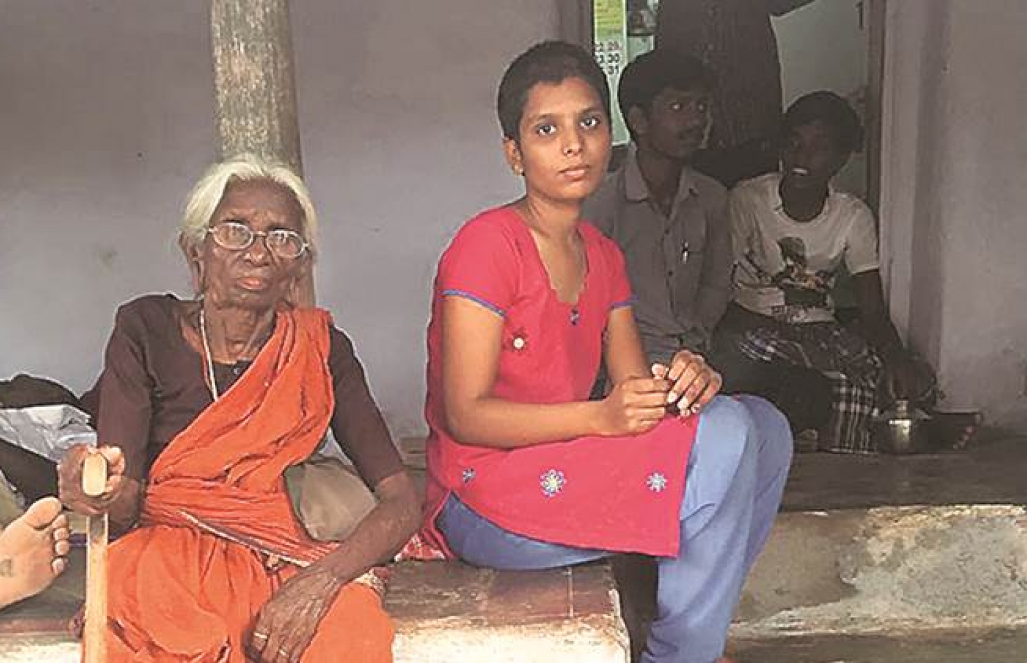 ފިރިމީހާ ޝަންކަރްގެ މާމައާ އެކު ކައުސަލިޔާ