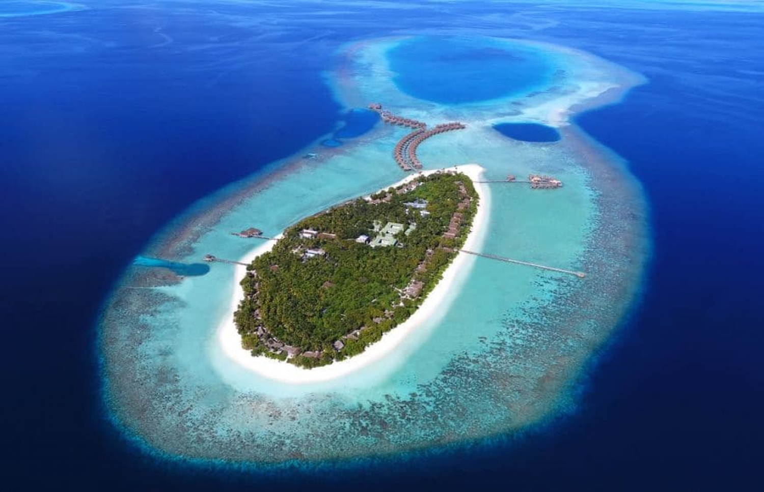 މަތީ ފެންވަރުގެ ރިސޯޓެއްގެ ގޮތުގައި ތަރައްގީކުރި ބ. ވައްކަރު: އެ ރިސޯޓުގައި ތަފާތު އެކި ފެންވަރުގެ 125 ކޮޓަރި ހުރޭ. ފޮޓޯ: ވައްކަރު