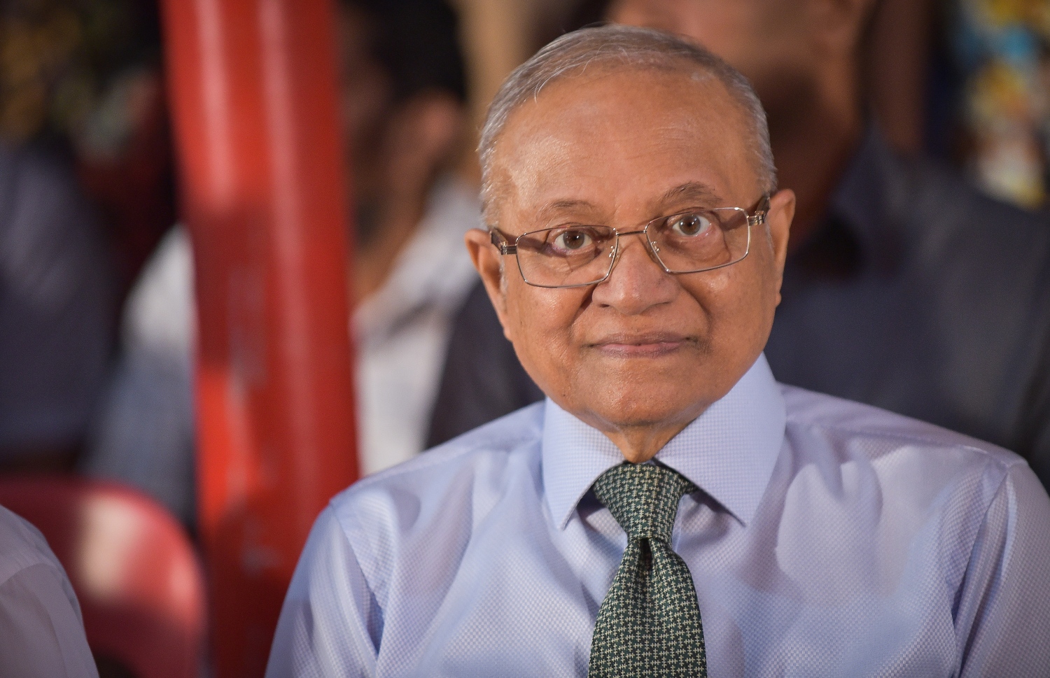 އިދިކޮޅު ފަރާތްތަކުން ރޭ ބޭއްވި ޖަލްސާގައި މައުމޫން ބައިވެރިވެވަޑައިގަންނަވަނީ،--. ފޮޓޯ:ނިޝާން އަލީ/މިހާރު